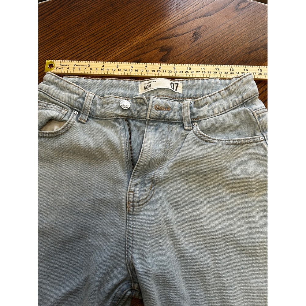Refuge Denim Light Wash Mom Jeans High Rise Size 07 Light Blue Relaxed Fit - Picture 3 of 6